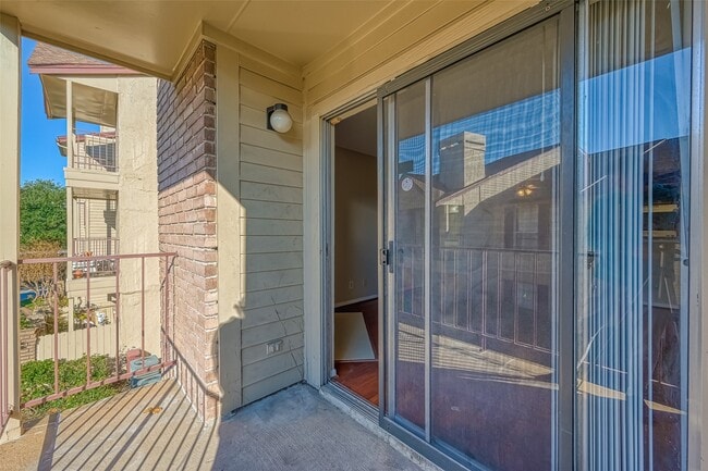 Building Photo - 2120 El Paseo St