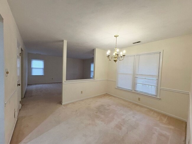 Building Photo - 3 BED / 2 BATH SINGLE FAMILY