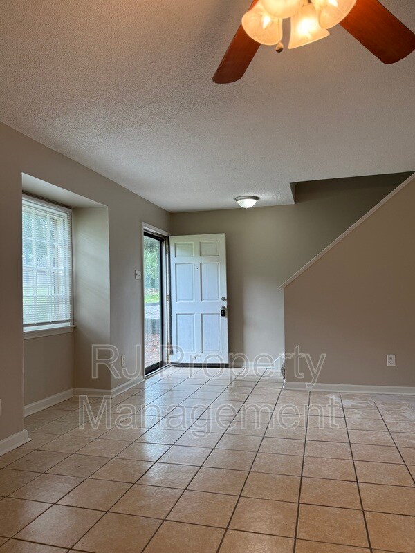 Building Photo - 3400 Lord Dunmore Cove