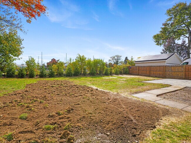 Building Photo - 29 Redfield Rd