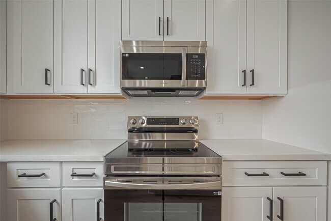 Building Photo - 918 St Clair St