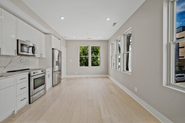 Building Photo - 1638 K St NW