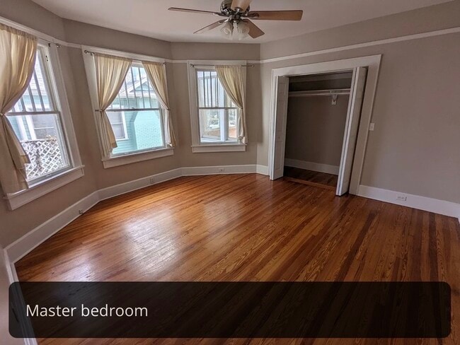 Building Photo - 865 13th Ave N