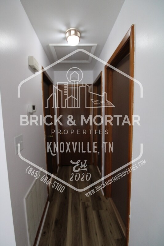 Building Photo - 2409 Holbrook Dr