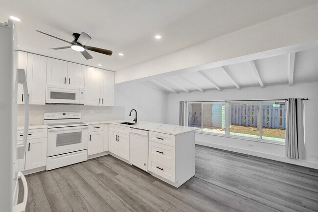 Building Photo - 1738 NE 52nd St