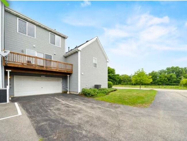 Building Photo - 512 Lincoln Station Dr