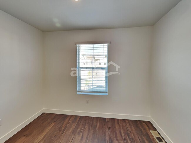 Building Photo - 4922 86th Ave NE