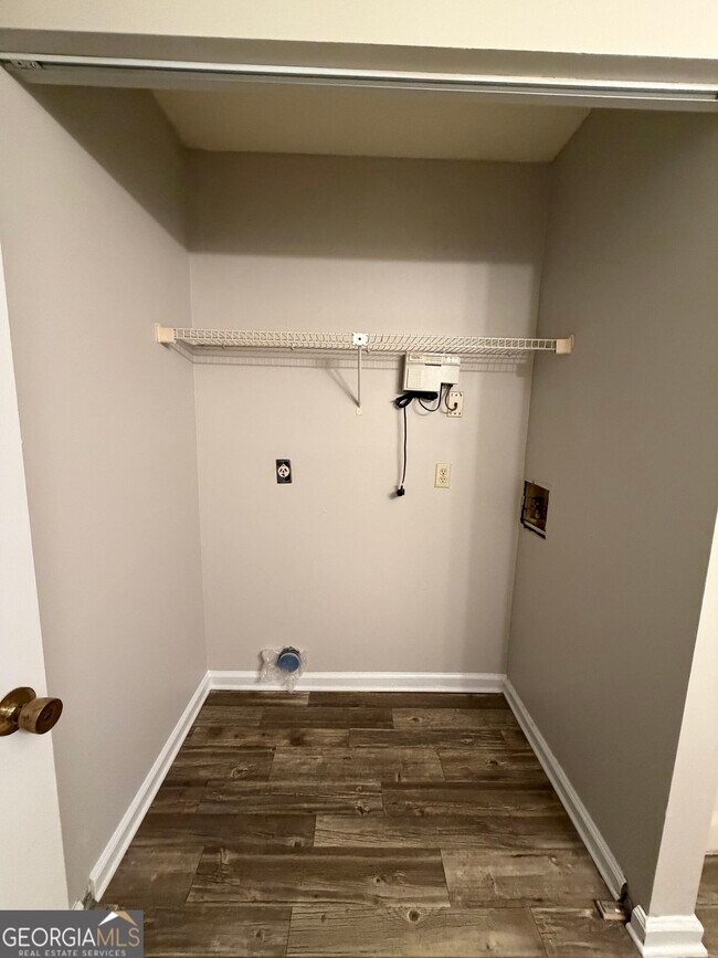 Building Photo - 302 Admiral's Walk Dr