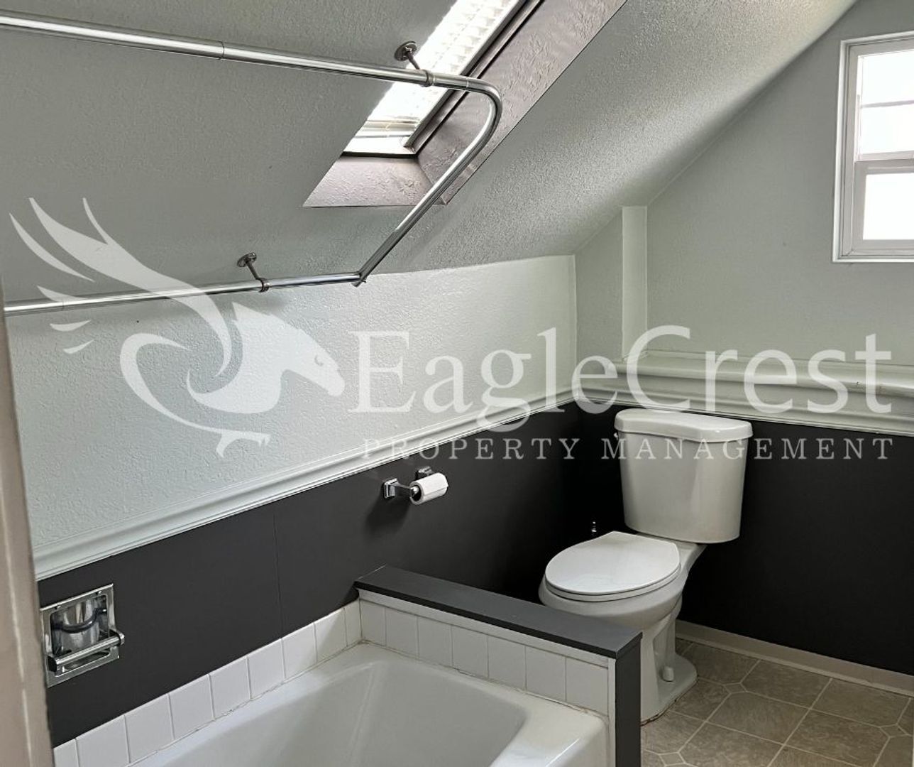 Building Photo - Charming 3BR Home with Spacious Yard & Bonus Living Space