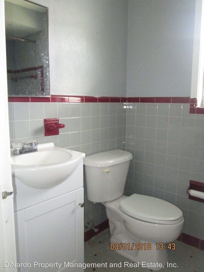 Building Photo - 66 Lucky Dr Front