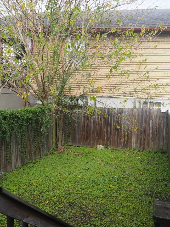 Building Photo - 2539-41 Gravier