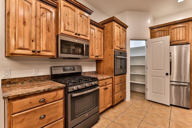 Building Photo - 2478 E Springs Dr