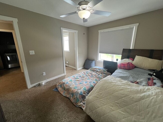 Building Photo - Beautiful 5-bed, 3.5-bath Single Family Home!