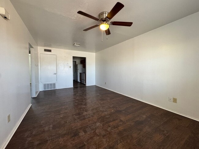 Building Photo - 1405 Riley Dr