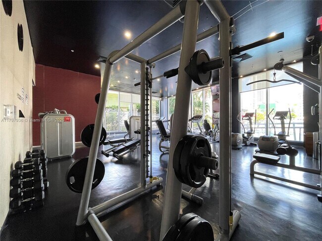 Building Photo - 2600 E Hallandale Beach Blvd