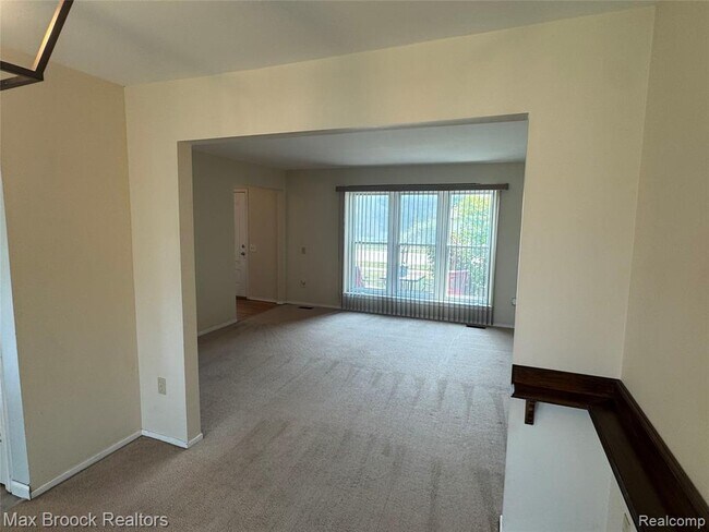 Building Photo - 35865 Ashford Dr