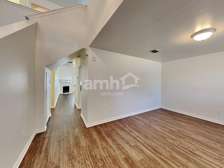 Building Photo - 3933 Evergreen Ct