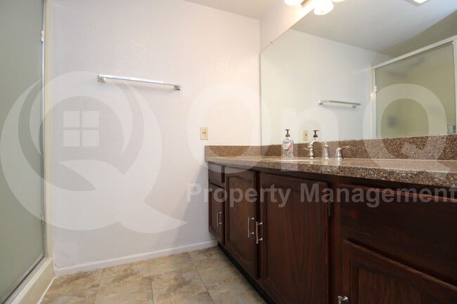 Building Photo - 8331 N 21st Dr