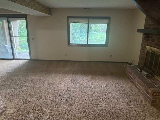 Building Photo - Updated 3 bed overlooking Pond. Available ...