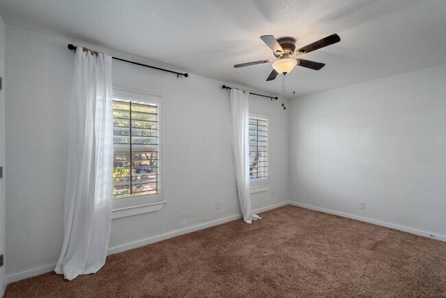Building Photo - 6211 Manor Rd