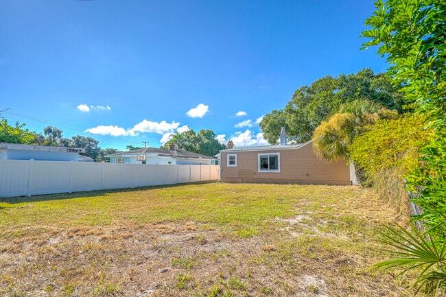 Building Photo - 1204 Easter Ave