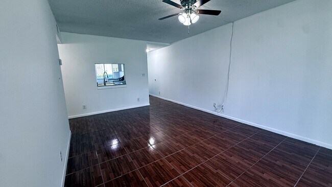 Building Photo - 114 NW 60th Ave