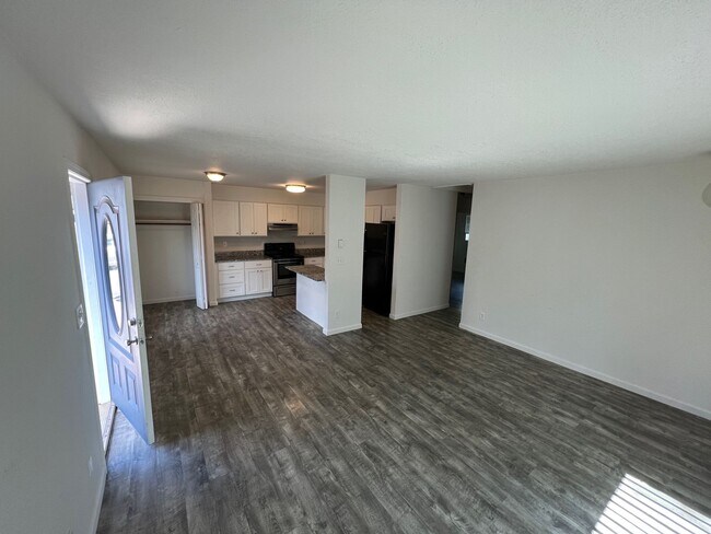 Building Photo - Townhouse in Tigard $1575 + utilities