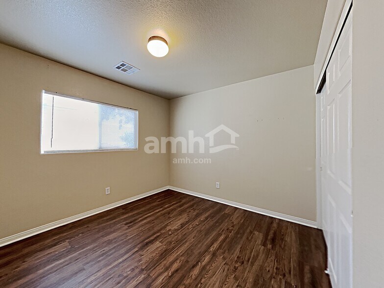 Building Photo - 8991 Ornate Glade Ave