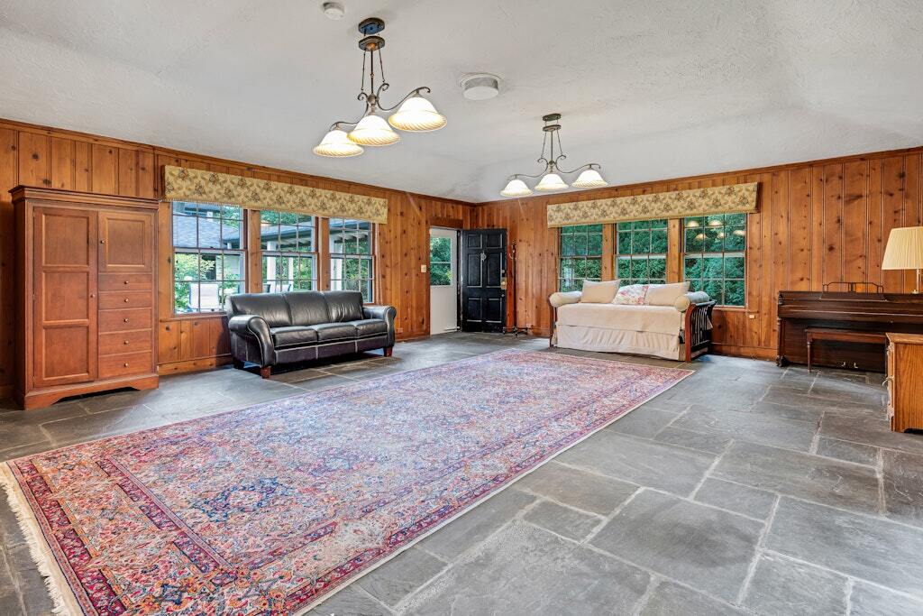 Living Room - 82 Winsor Pl