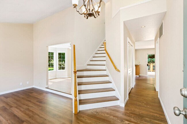 Building Photo - Beautiful Renovated Four Bedroom House for...