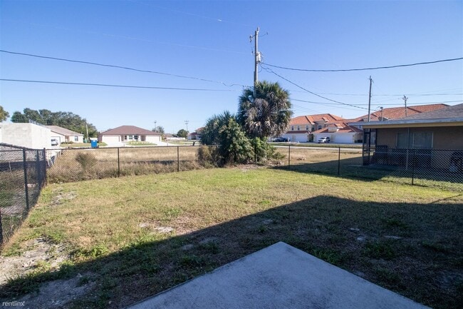 Building Photo - 3 br, 2 bath Duplex - 4623 Skyline Bouleva...