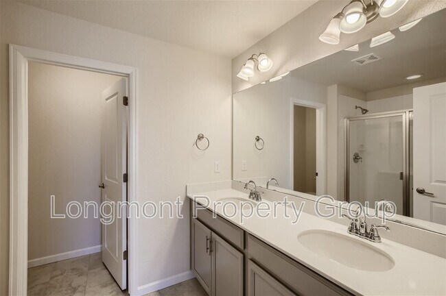 Building Photo - 679 Stonebridge Dr
