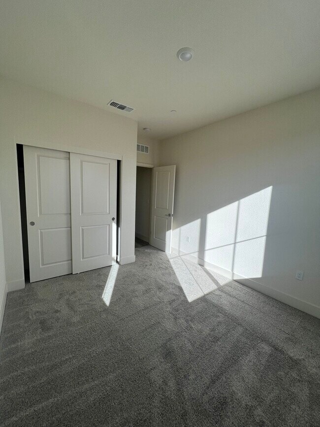 Building Photo - 1748 Jade Pl