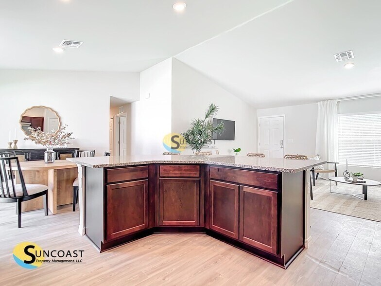 Building Photo - 2012 NW Juanita Pl