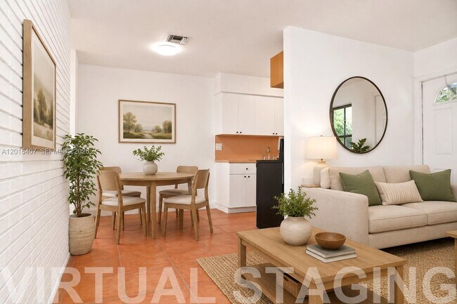 Building Photo - 304 SE 9th Ct
