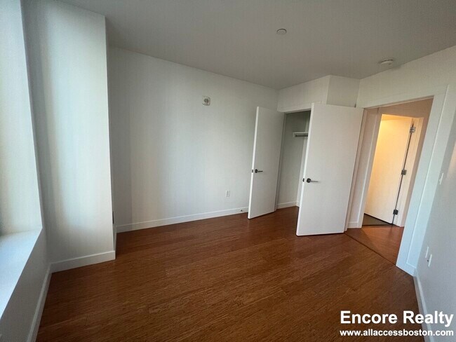 Building Photo - 120 Kingston St