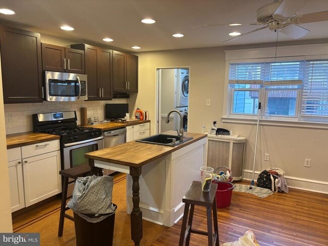 Building Photo - 3423 Vaux St