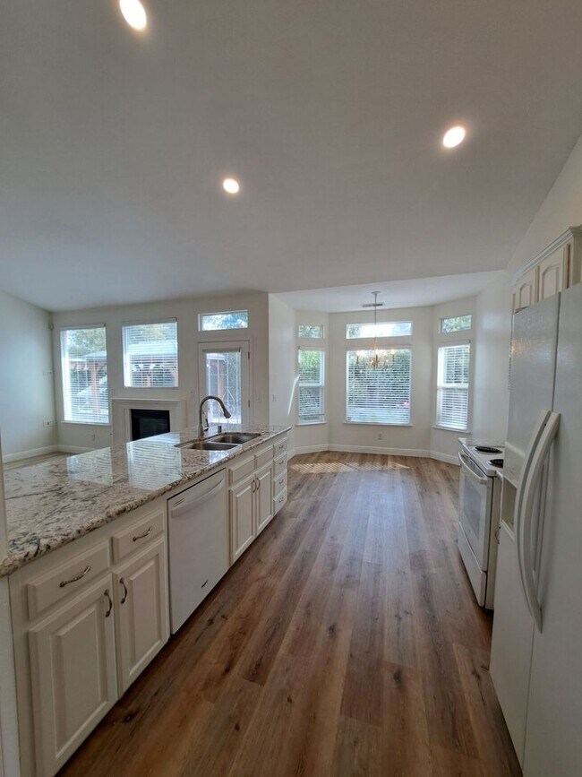 Building Photo - Gorgeous Fresno Residence with Premium Fin...