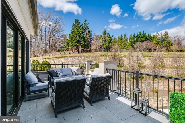 Building Photo - 8201 River Rd