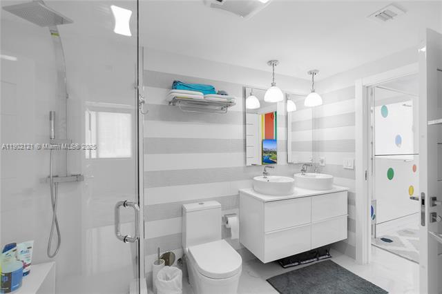 Building Photo - 500 Brickell West Condo