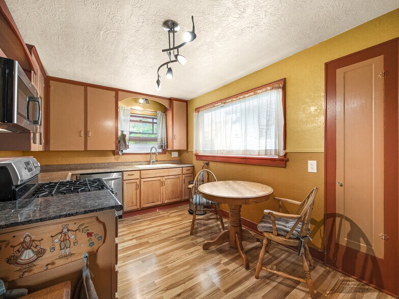 kitchen - 513 Bond St