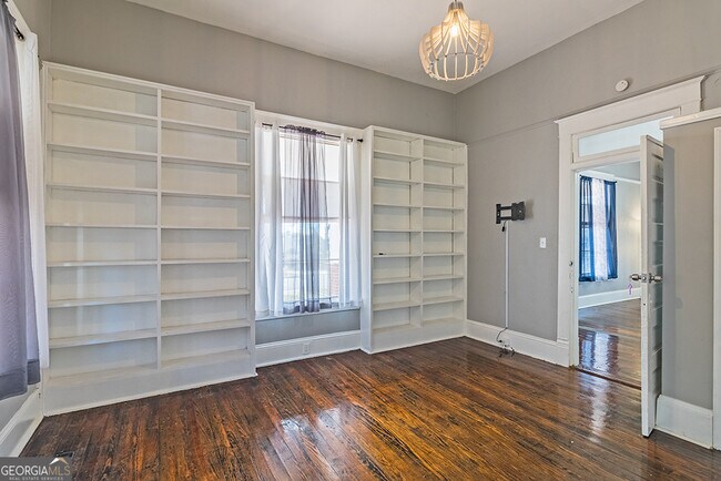 Building Photo - 2497 Napier Ave