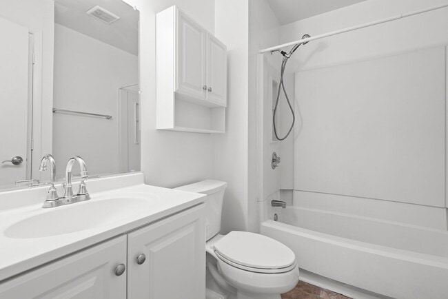 Building Photo - Condo in Chapel Hill - short term option!