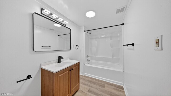 Building Photo - 511 Brown St
