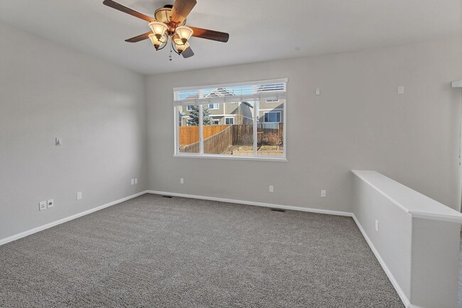 Building Photo - Beautiful 2 Story Home!