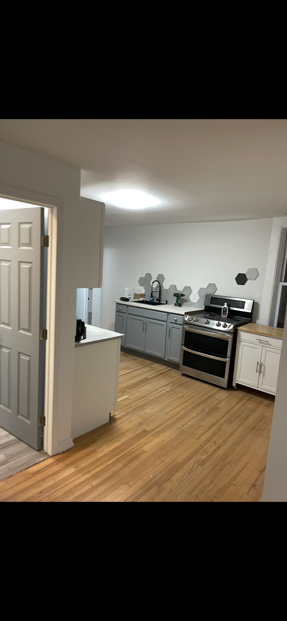 Kitchen - 326 Cottage Grove Rd