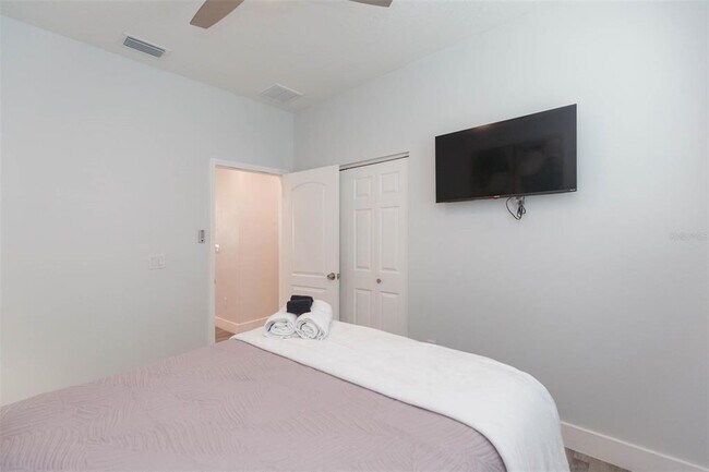 Building Photo - 2013 E Waters Ave