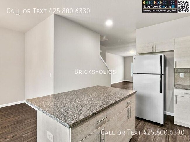 Building Photo - Discover Your Dream Corner Townhome in Olympia