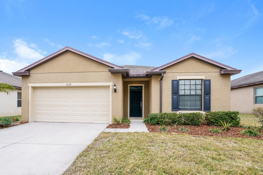 Primary Photo - 2229 Landside Dr