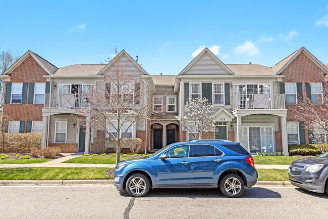 Building Photo - MOVE IN READY 2 BED 2 BATH!